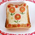 うさうさぴよまる's cooksnap of when they made 朝から簡単カワイイ＊＊＊ お花トースト.