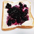 あーもこ's cooksnap of when they made ワクワク朝食♪「ブルーベリートースト」.