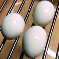 バニラとソラ's cooksnap of when they made 簡単！つるんとむけちゃうゆで卵のむき方.
