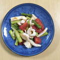 クックIKUGANE's cooksnap of when they made イカとアスパラガス、トマトの簡単炒め.