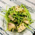 naoki1203's cooksnap of when they made 鶏モモ肉と豆苗の炒め物.