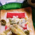 u_mi_n's cooksnap of when they made オリーブの実とカニカマで☆チーズトースト.