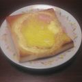 あやし's cooksnap of when they made 簡単おいしいハムチーズエッグトースト.