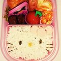 たけちゃんマ's cooksnap of when they made 簡単♡詰めるだけ キティちゃんキャラ弁.
