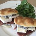 Yokchina's cooksnap of when they made 生ハムカマンベールのバケットサンドイッチ.