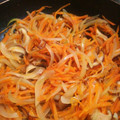 白坂こばめ's cooksnap of when they made 簡単★にんじん&しめじの白だし炒め.