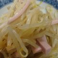 うさまる50's cooksnap of when they made 美味し過ぎ！もやしとハムの中華サラダ.
