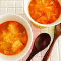 雛鳥と親鳥's cooksnap of when they made とても簡単なトマタマサンラータン風スープ.