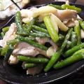 Hkyo1205's cooksnap of when they made 鶏なんこつとニンニクの芽のペペロン炒め.