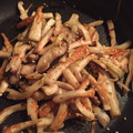 るぅしぃ88's cooksnap of when they made 捨てちゃイヤっ　大根皮のツナ炒め　どすぇ.
