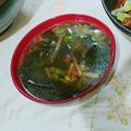えみ_____'s cooksnap of when they made 茹で鶏汁で♪ポカポカえのきとわかめスープ.