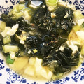 Fionarao's cooksnap of when they made ワカメと油揚げとネギの味噌汁.