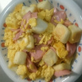 ウサクマコ's cooksnap of when they made はんぺんと魚肉ソーセージと玉子のマヨ炒め.