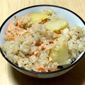 はらぺこ部長's cooksnap of when they made 鮭とじゃがいもの炊き込みご飯.