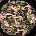 クックるん☆戦隊's cooksnap of when they made 小松菜としらすの塩炒め.