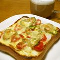 みなみ7's cooksnap of when they made 野菜たっぷり❤トマトチーズトースト.