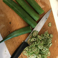 SyE。O's cooksnap of when they made とうのたった硬い筋の大きなオクラの食べ方.