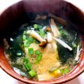 azbjbn's cooksnap of when they made 速攻完成！わかめときのこのお味噌汁.