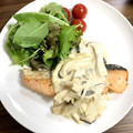 MEGU☆M's cooksnap of when they made 鮭のムニエルきのこクリームソース.