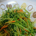オバビヤブ's cooksnap of when they made 豆苗と人参の彩り炒め.
