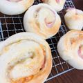 Toftty's cooksnap of when they made 簡単惣菜パン『ハム＆チーズ』.