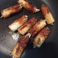 こいこいさん☆'s cooksnap of when they made 簡単★ちくわのもやし詰め★肉巻きもどき♪.