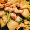 ぺーちゃん61's cooksnap of when they made オイマヨガーリックでカブ海老こってり炒め.