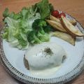 tsumusio's cooksnap of when they made ハンバーグに！チーズソース♪.