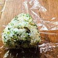 雛鳥と親鳥's cooksnap of when they made 天かす青のりおにぎり.