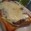 はんいち's cooksnap of when they made カレーの次の日簡単チーズカレートースト.
