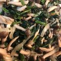 ぽむぽむさんゴハン's cooksnap of when they made ホウレン草としめじと玉葱☆バタ醤炒め.