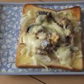 きらり流れ星's cooksnap of when they made 鯖水煮缶と新玉葱のマヨケチャトースト.