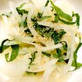 azbjbn's cooksnap of when they made 超簡単酒のつまみ玉ねぎと大葉のスライス.