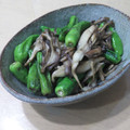 ラリー＆サラ's cooksnap of when they made しし唐と舞茸のバター醤油炒め.