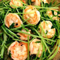 ＊にゃ〜＊'s cooksnap of when they made 海老と豆苗の炒め物.