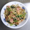 ゆうとんとんV's cooksnap of when they made もやしとほうれん草のガーリックベーコン炒.