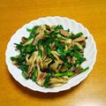 55才のおじさん's cooksnap of when they made 舞茸とベーコンとニラのにんにく醤油炒め.