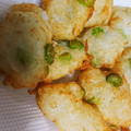 夏至子's cooksnap of when they made 蓮根と山芋と枝豆の落とし揚げ.