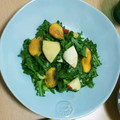ピーナッツ子♪'s cooksnap of when they made 簡単１品☆柿と林檎と春菊の鮮やかサラダ.