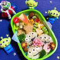 nayu23's cooksnap of when they made おにぎり♪『リトルグリーンメン』弁当♡.