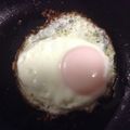 お願いひつじ's cooksnap of when they made 超簡単！！縁がパリパリ目玉焼き.