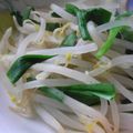 ＭＯＭＯパンダ's cooksnap of when they made ズボラな日に★もやしとニラの塩胡椒炒め.