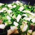 MOKA★☆'s cooksnap of when they made 簡単10分！豆苗ときのこのガリバタ炒め.