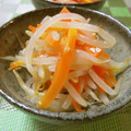 solapapa's cooksnap of when they made レンジで簡単★もやしと人参のナムル.