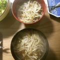 ethnic0229's cooksnap of when they made モヤシ一袋だけ。炒めモヤシスープ.