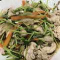なるこォ's cooksnap of when they made 豚肉と豆苗と野菜のオイスター炒め.