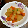 ☆さぶ☆☆'s cooksnap of when they made 簡単、節約、コクうま！大根と人参の煮物.
