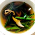 azbjbn's cooksnap of when they made 即デキ簡単♡生姜が香るニラと椎茸のスープ.