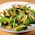 mint325's cooksnap of when they made 小松菜としめじとお揚げさんの炒め煮.