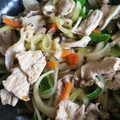 ☆yuuyu☆'s cooksnap of when they made 昆布茶で☆ベーコンと冬瓜の皮で野菜炒め.